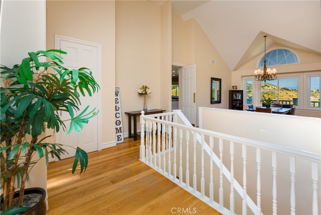https://media.crmls.org/medias/5e5b961f-72da-42b2-8703-c1b7aedb0bab.jpg?preset=X-Large