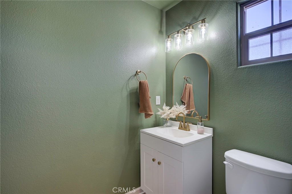 https://media.crmls.org/medias/5e5bd486-b9ca-4f5d-8f00-caff6a232d41.jpg?preset=X-Large