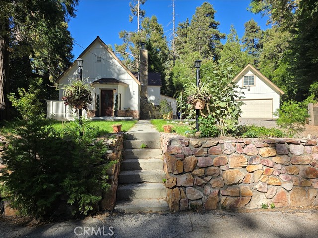 901 Ca-173, Lake Arrowhead CA: https://media.crmls.org/medias/5e5c88ed-3a40-4aee-85fc-167b55458143.jpg