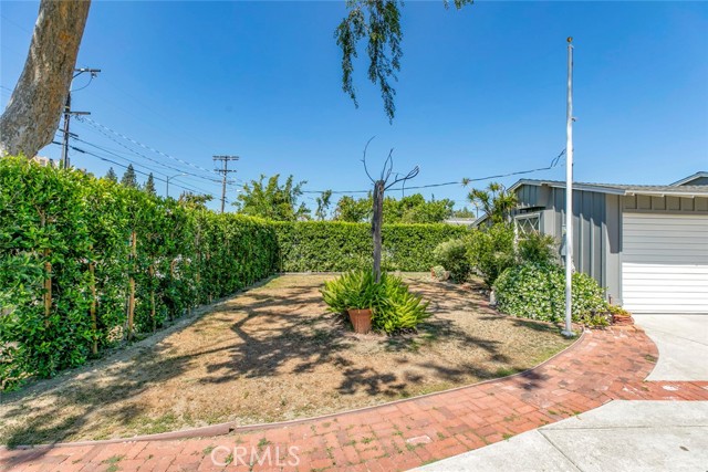 Detail Gallery Image 3 of 45 For 14719 Wyandotte St, Van Nuys,  CA 91405 - 2 Beds | 1/1 Baths