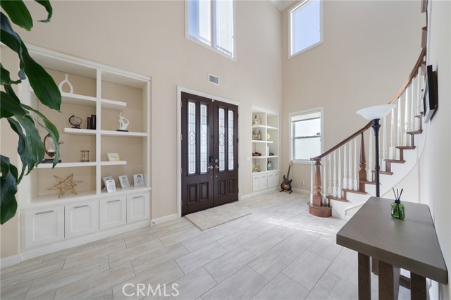 Detail Gallery Image 3 of 40 For 19 Hollyhock, Lake Forest,  CA 92630 - 5 Beds | 5/1 Baths