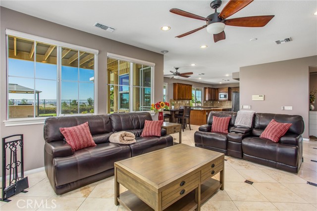 33411 Miners Drive, Yucaipa CA: https://media.crmls.org/medias/5e5e258e-e653-4db8-bd95-9d0e331b9b9d.jpg