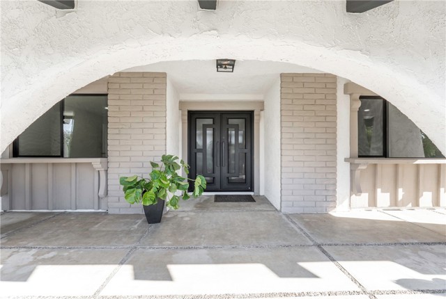 Detail Gallery Image 8 of 15 For 17221 Ranchero Rd, Riverside,  CA 92504 - 5 Beds | 2 Baths