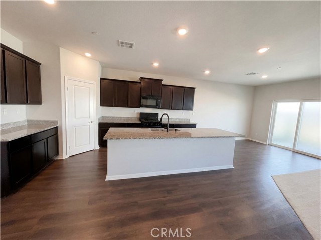 Detail Gallery Image 2 of 25 For 16818 Desert Willow, Victorville,  CA 92394 - 5 Beds | 3 Baths