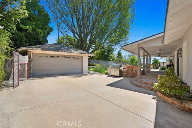 Image 16 of 27 For 9626 La Alba