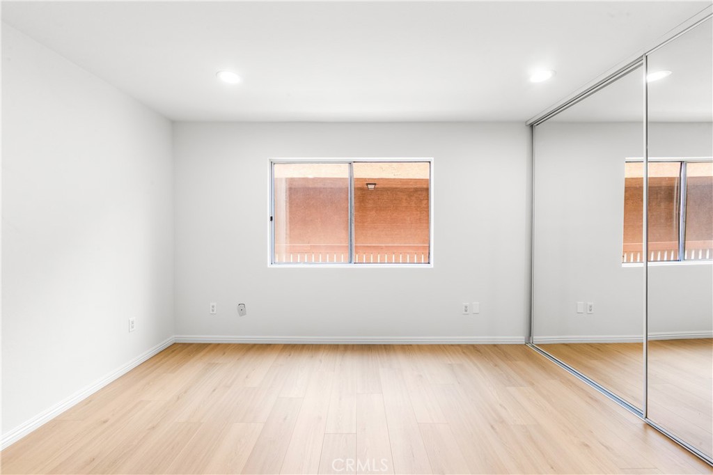 https://media.crmls.org/medias/5e61ef21-8c87-4c74-9763-8fceecec8e15.jpg?preset=X-Large