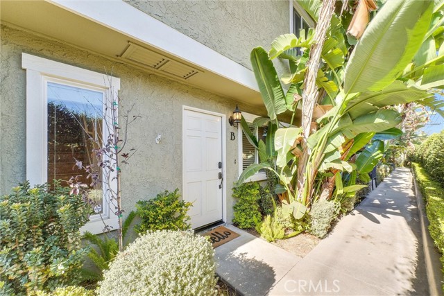 Detail Gallery Image 1 of 25 For 322 Ogle St #B,  Costa Mesa,  CA 92627 - 3 Beds | 1/1 Baths