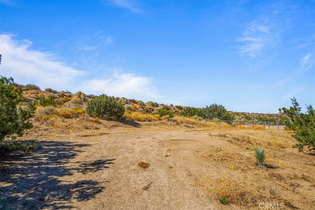 https://media.crmls.org/medias/5e637a5b-57d4-4cef-af7e-afab4dc7aa4d.jpg?preset=X-Large