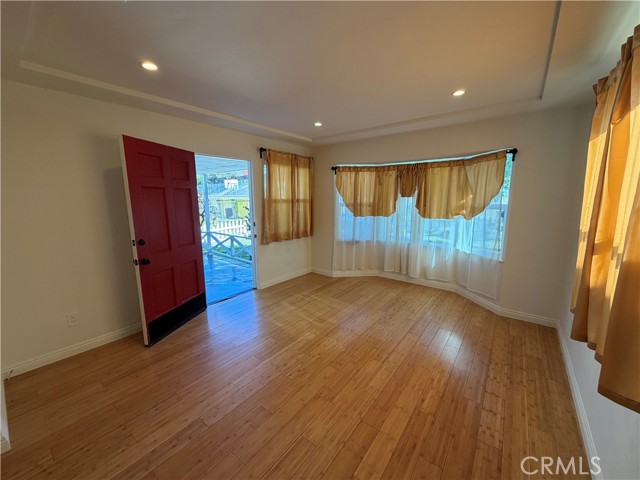 Detail Gallery Image 6 of 18 For 10563 Irma Ave, Tujunga,  CA 91042 - 3 Beds | 2 Baths