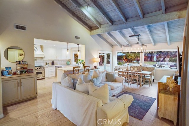 10624 Nevada Avenue, Chatsworth CA: https://media.crmls.org/medias/5e640dca-4ede-47d6-810b-e9368dc7d84b.jpg