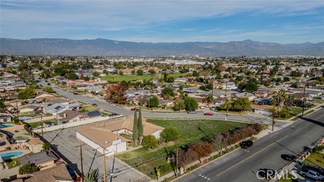 711 W C, Colton CA: https://media.crmls.org/medias/5e6410a5-4ebf-4eef-bf65-231794df6505.jpg