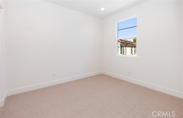 150 Bridle Drive, Burbank CA: https://media.crmls.org/medias/5e649655-279d-48c3-bcea-b79b711ba4f9.jpg