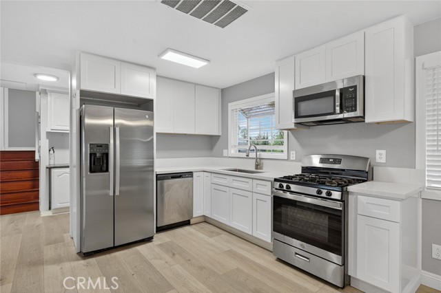 Detail Gallery Image 5 of 56 For 4060 Alto, Oceanside,  CA 92056 - 4 Beds | 2 Baths