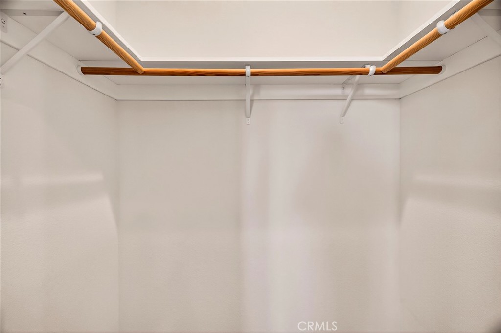 https://media.crmls.org/medias/5e659f51-b8f1-4d5f-9165-693d5f27af4b.jpg?preset=X-Large