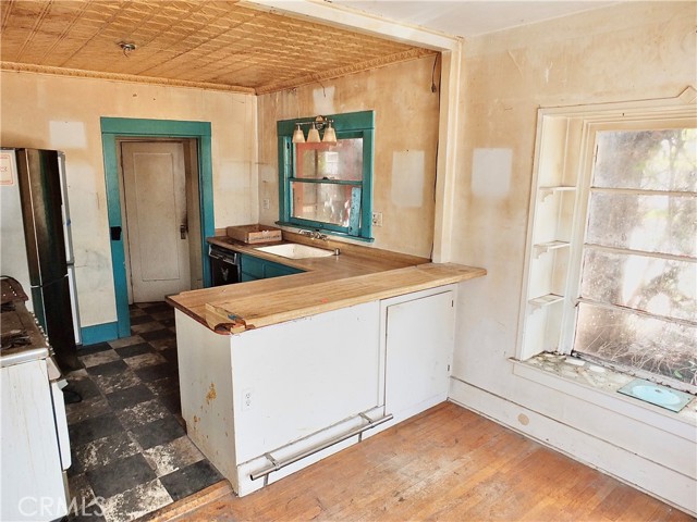 744 Gladys Avenue, Long Beach CA: https://media.crmls.org/medias/5e65ce2e-9574-4a64-8017-001a21f7ea51.jpg
