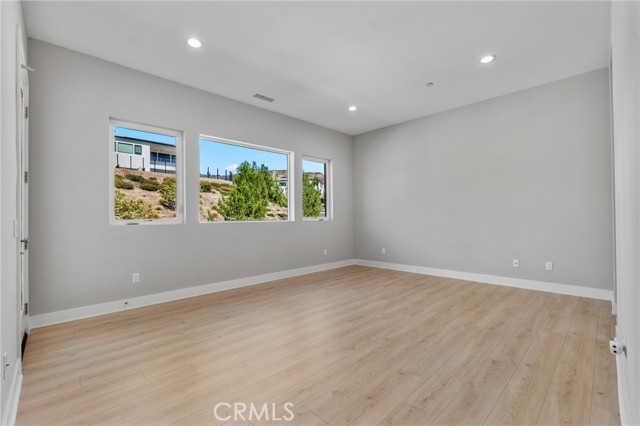 Detail Gallery Image 27 of 53 For 20637 W Hummingbird, Porter Ranch,  CA 91326 - 5 Beds | 5/1 Baths