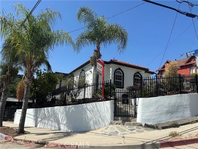 Detail Gallery Image 1 of 4 For 1935 Wollam St, Los Angeles,  CA 90065 - 3 Beds | 2 Baths