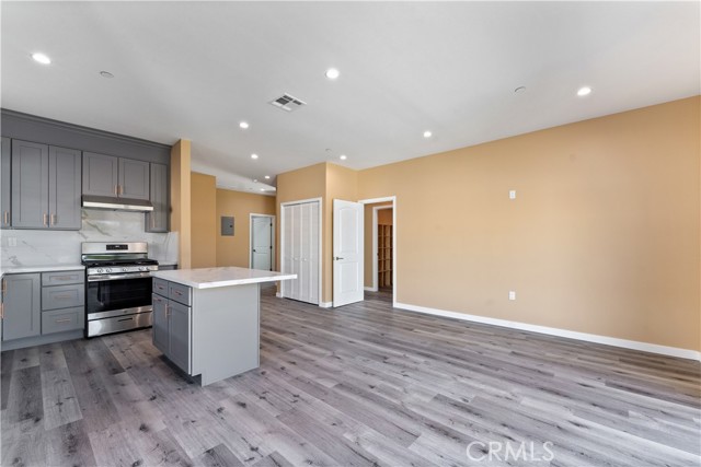 Detail Gallery Image 6 of 22 For 6942 Valmont, Tujunga,  CA 91042 - 3 Beds | 2 Baths