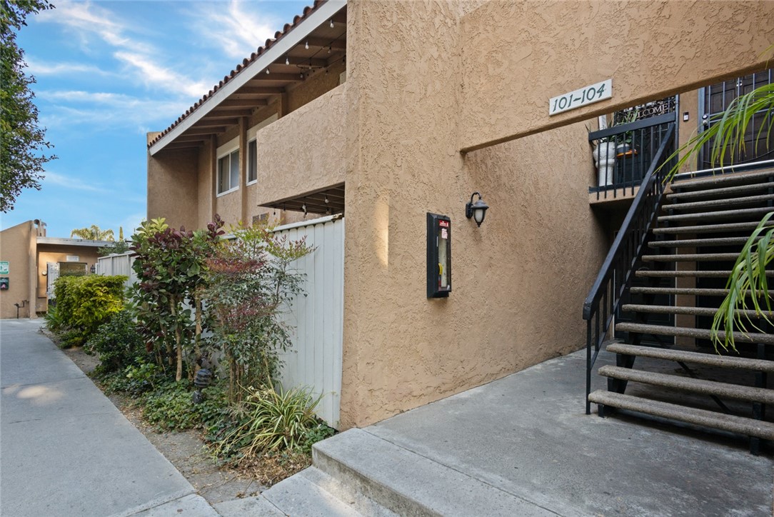 Image 2 for 1001 W Macarthur Blvd #104, Santa Ana, CA 92707