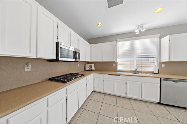 Detail Gallery Image 9 of 59 For 40146 Colony Drive, Murrieta,  CA 92562 - 3 Beds | 2/1 Baths