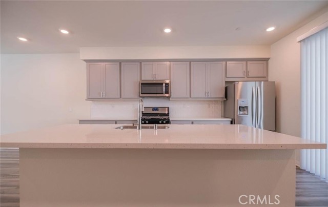 Detail Gallery Image 7 of 29 For 20625 Desert Ash, Winnetka,  CA 91306 - 4 Beds | 4 Baths