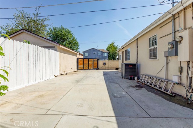 14537 Wyandotte photo 24