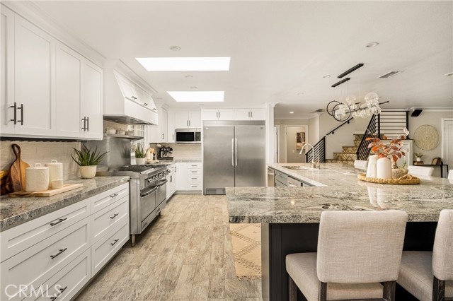 Detail Gallery Image 9 of 36 For 20402 Seven Seas Ln, Huntington Beach,  CA 92646 - 4 Beds | 3/1 Baths