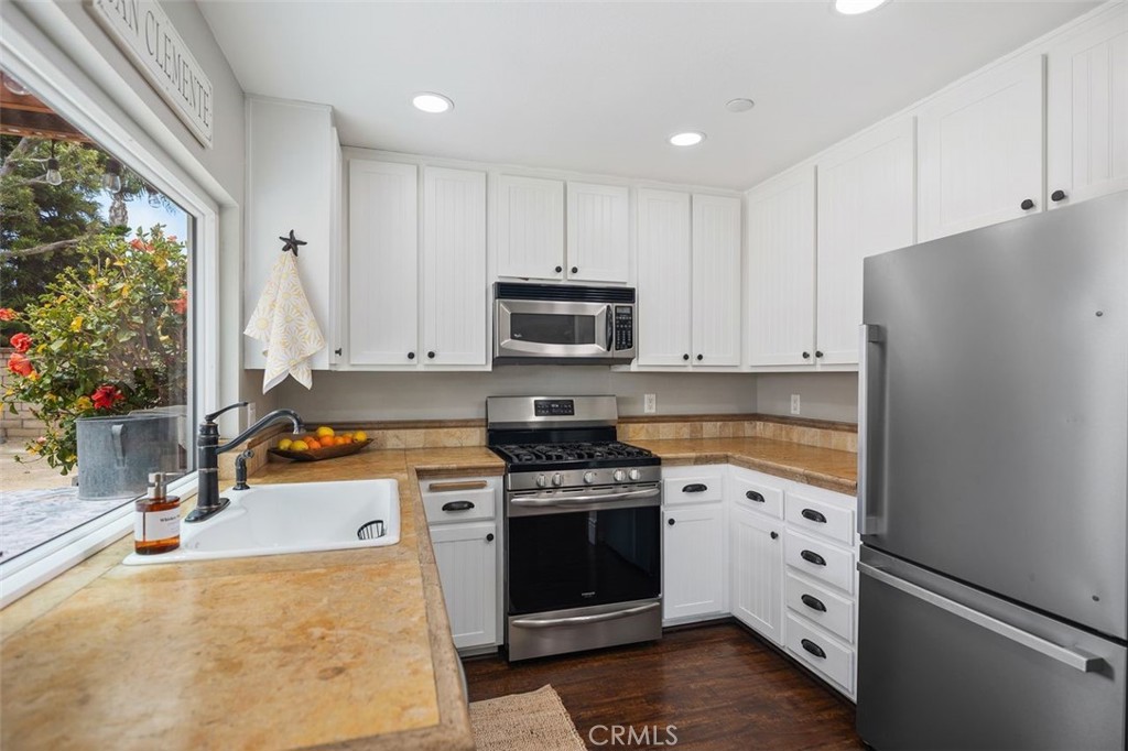 MLS #OC25101068 img 16