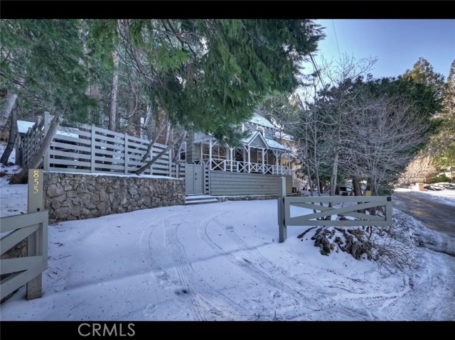 855 Lake Drive, Lake Arrowhead CA: https://media.crmls.org/medias/5e6983a8-7dda-4d0f-8fbf-c201e32b168f.jpg