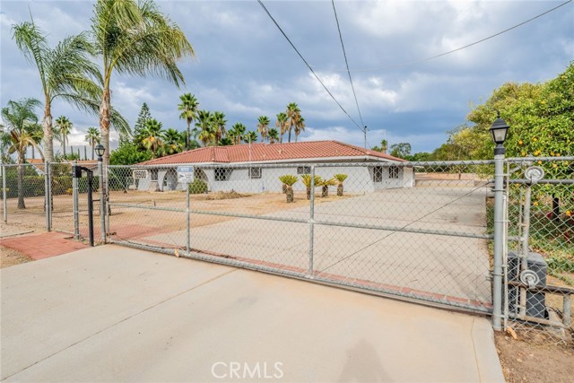 16600 Porter Avenue, Riverside CA: https://media.crmls.org/medias/5e6a2ff0-8f57-4fb5-9962-77d82c5d536f.jpg