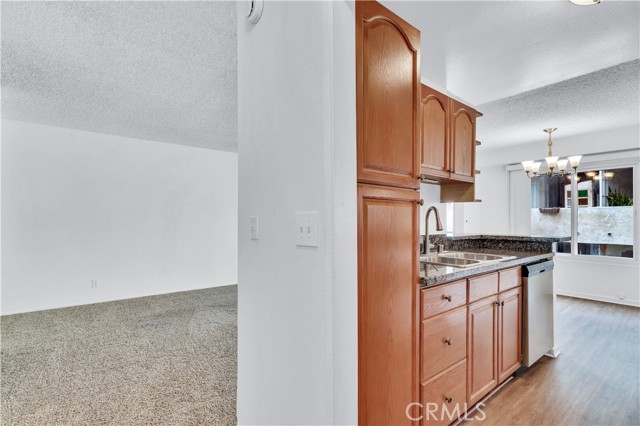 8635 Falmouth Avenue, Playa del Rey CA: https://media.crmls.org/medias/5e6a31c8-b297-41a6-ae9f-c0363a14d2fc.jpg