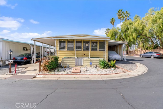 2692 Highland Avenue, Highland CA: https://media.crmls.org/medias/5e6a4467-5635-44b3-979d-ff1a3ad254a2.jpg