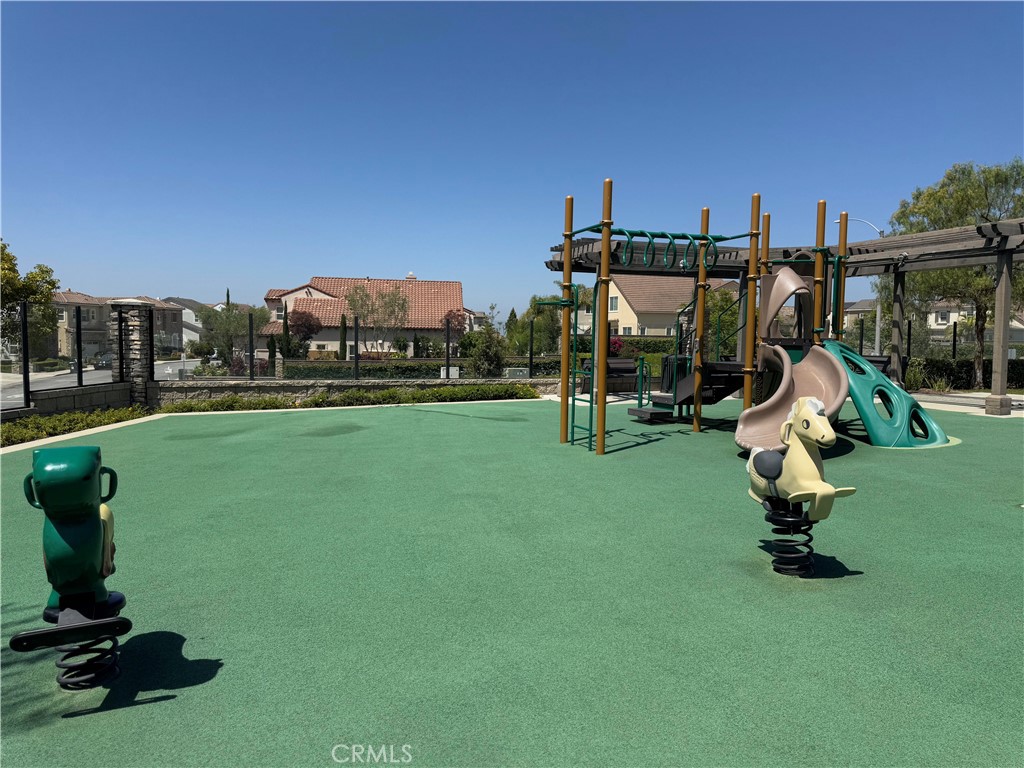 https://media.crmls.org/medias/5e6af7b7-7cd4-4b11-a396-810a1a7386a8.jpg?preset=X-Large