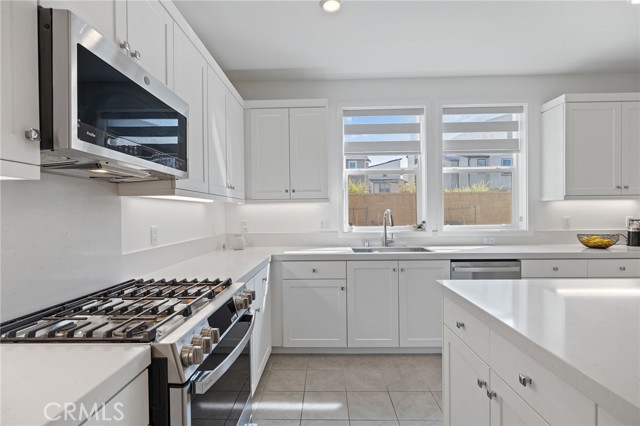 Detail Gallery Image 16 of 57 For 236 Yerba, Irvine,  CA 92618 - 4 Beds | 3/1 Baths