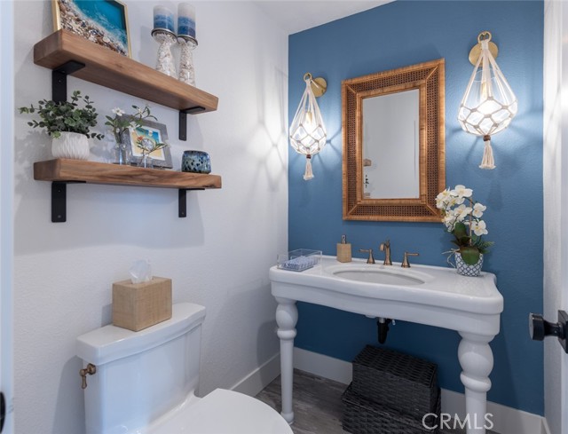 Detail Gallery Image 17 of 26 For 406 E Bay #H,  Newport Beach,  CA 92661 - 2 Beds | 2/1 Baths
