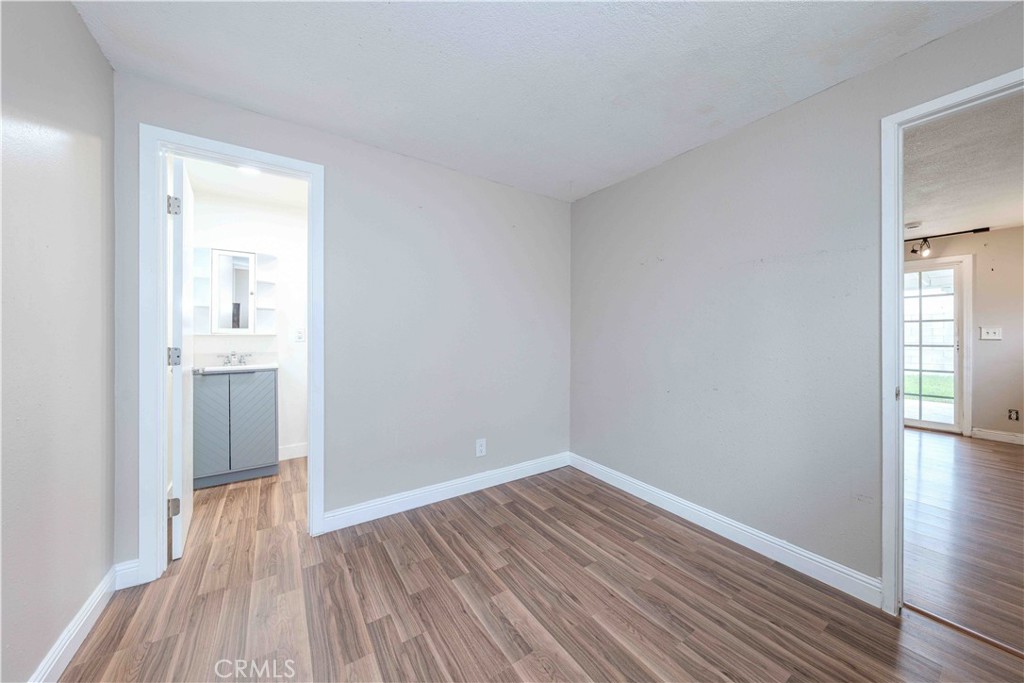 MLS #OC25280398 image #15