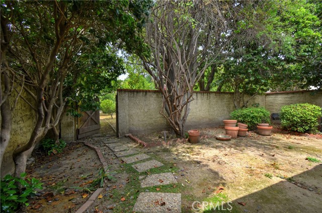 Detail Gallery Image 19 of 23 For 5625 Matilija Ave, Valley Glen,  CA 91401 - 2 Beds | 2 Baths