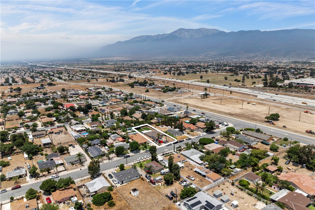 https://media.crmls.org/medias/5e6eff49-2a4d-497d-9903-854a4d1b769d.jpg?preset=X-Large