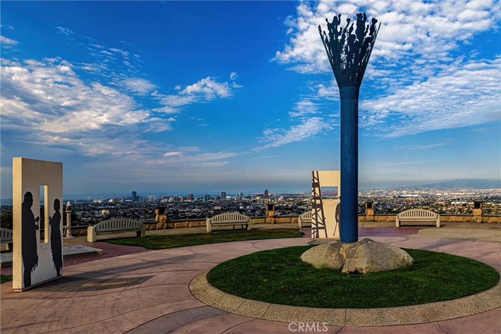 https://media.crmls.org/medias/5e6f2485-dd3f-46c5-acf7-9fe7e4b89885.jpg?preset=X-Large