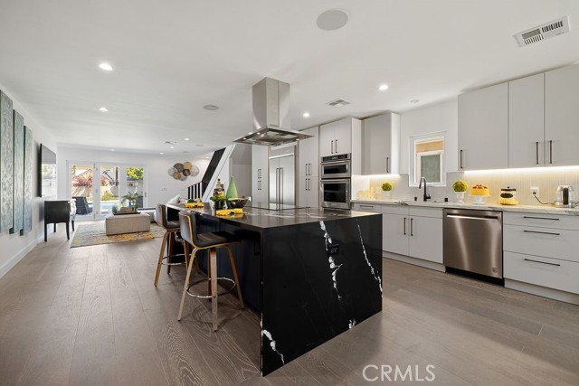 11245 Greenlawn Avenue, Culver City, California 90230, 5 Bedrooms Bedrooms, ,3 BathroomsBathrooms,Residential Lease,For Rent,11245 Greenlawn Avenue,CRSR25156538