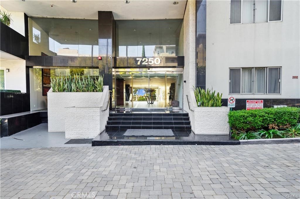 7250 Franklin Avenue #406