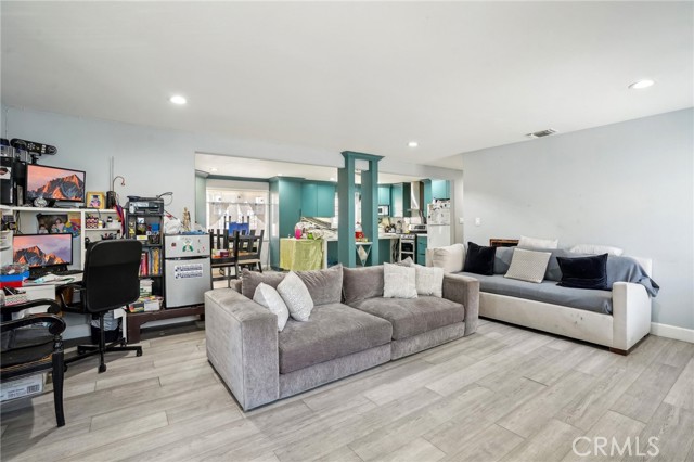 Detail Gallery Image 5 of 20 For 3336 Cherokee Ave, South Gate,  CA 90280 - 4 Beds | 2 Baths