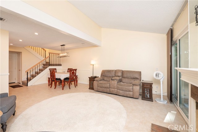 Detail Gallery Image 6 of 39 For 1931 E Yale St, Ontario,  CA 91764 - 3 Beds | 2/1 Baths