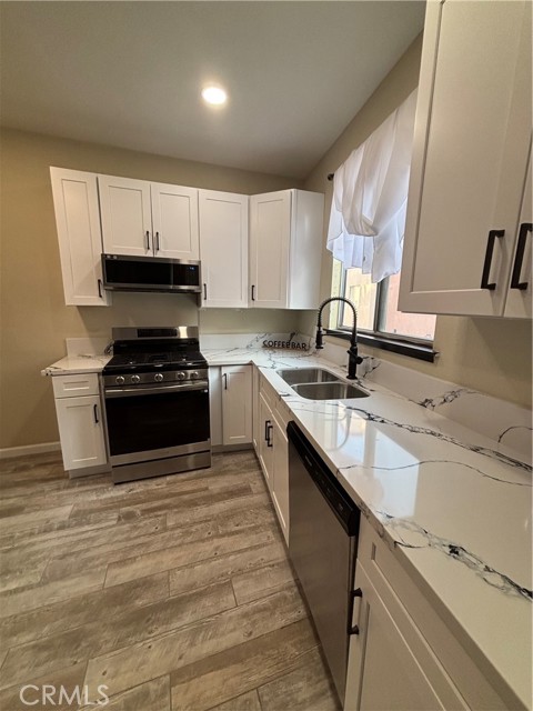 Detail Gallery Image 8 of 17 For 13901 Olive View Ln #57,  Sylmar,  CA 91342 - 3 Beds | 3 Baths