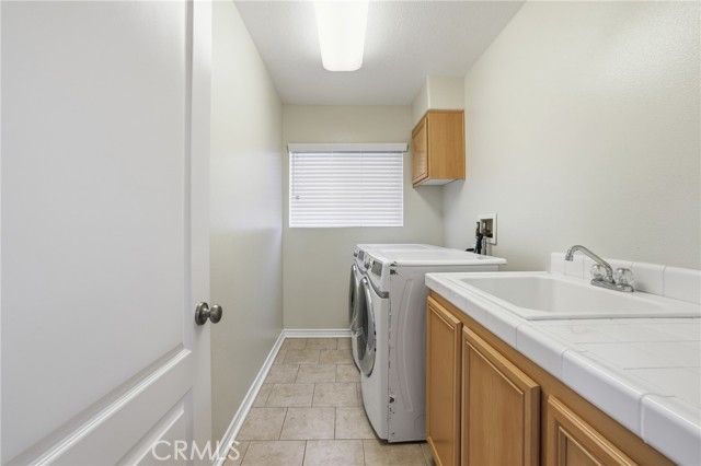 Detail Gallery Image 32 of 46 For 8220 Chamberlain, Reseda,  CA 91335 - 4 Beds | 3 Baths