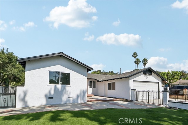 15631 Harvest Street, Granada Hills CA: https://media.crmls.org/medias/5e732811-6da1-4c65-a397-d5b8090d8246.jpg