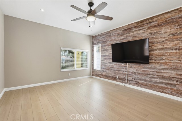 Detail Gallery Image 4 of 28 For 10105 S Main St, Los Angeles,  CA 90003 - 3 Beds | 2/1 Baths