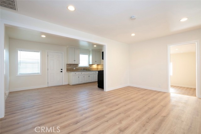 Detail Gallery Image 8 of 30 For 7912 Vineland Ave, Sun Valley,  CA 91352 - 3 Beds | 2 Baths