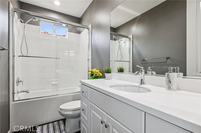 27631 Camellia Drive, Saugus CA: https://media.crmls.org/medias/5e74b422-c372-4f59-ad84-9060d5c693cf.jpg