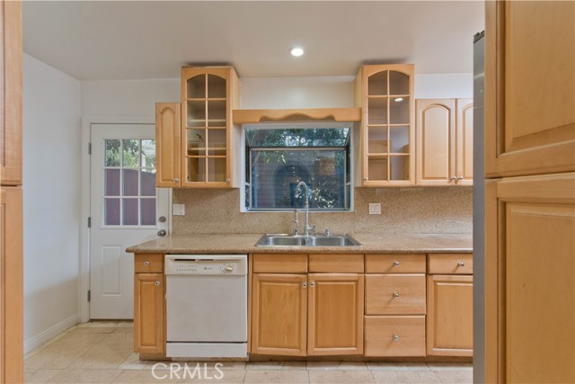 Detail Gallery Image 8 of 37 For 12413 Westminster Ave, Los Angeles,  CA 90066 - 6 Beds | 5 Baths
